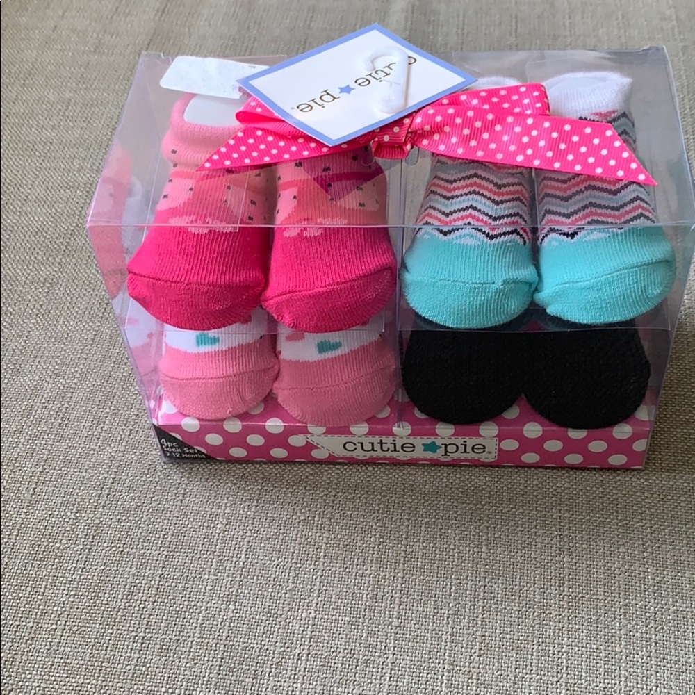 Set of 4 socks for baby girl